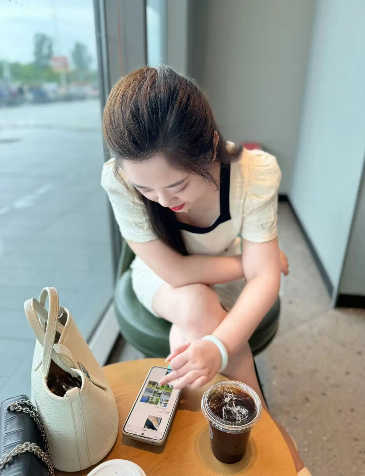 别给情绪加滤镜，健康快乐即顶配