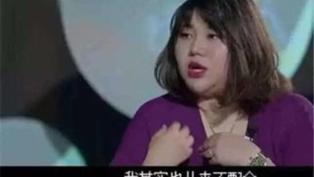 你知道吗？杨天真竟坐轮椅出席年会啦！画面中，她坐在轮椅上，却丝毫不见萎靡之态，脸