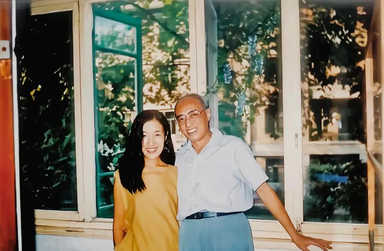 1986年，65岁的火箭专家杨南生娶了29岁的张严平。

这段相差36岁的婚姻在