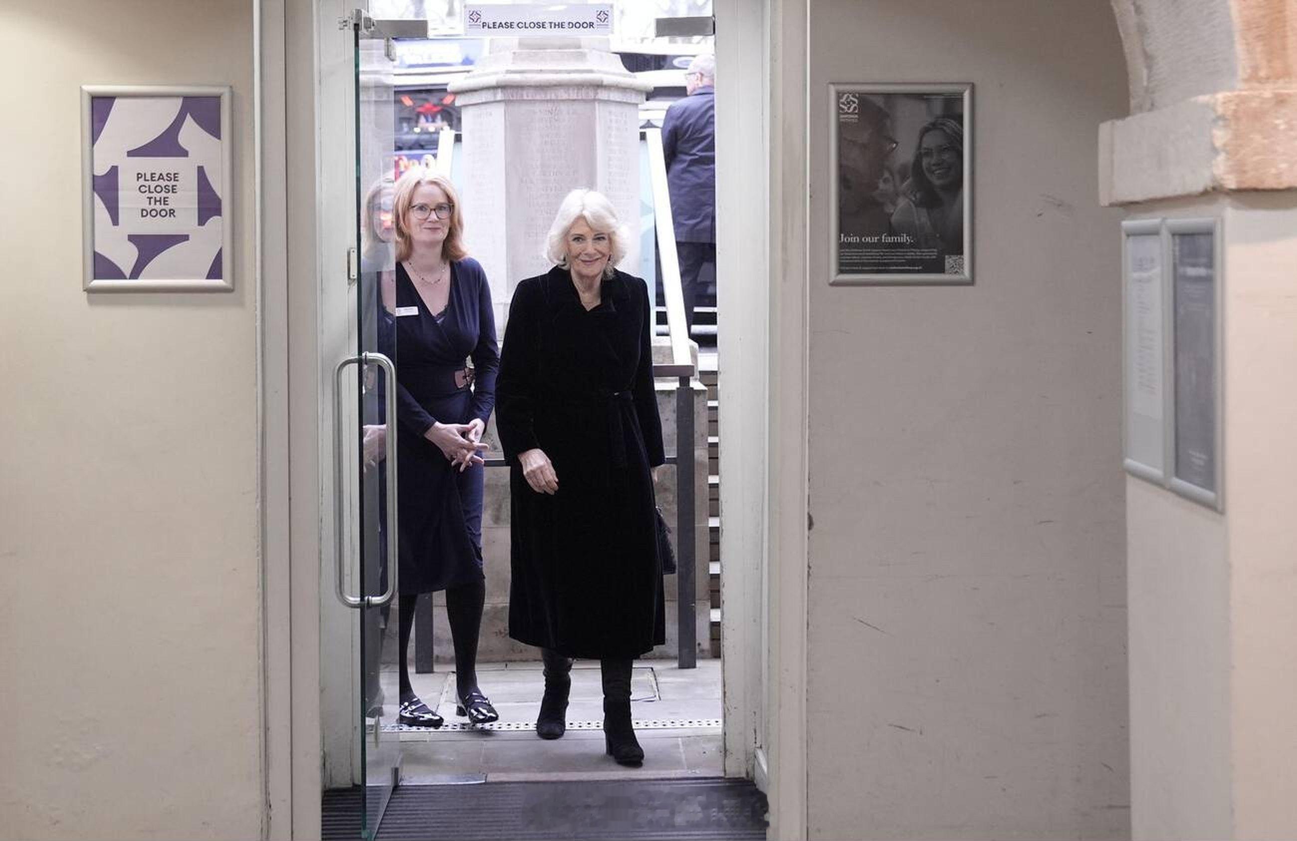 卡米拉王后  今天卡米拉王后在伦敦观看交响乐团演出。 