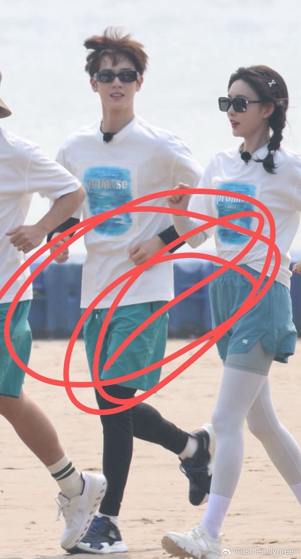 昀牵孟绕  昀牵孟绕 有两个人好配 