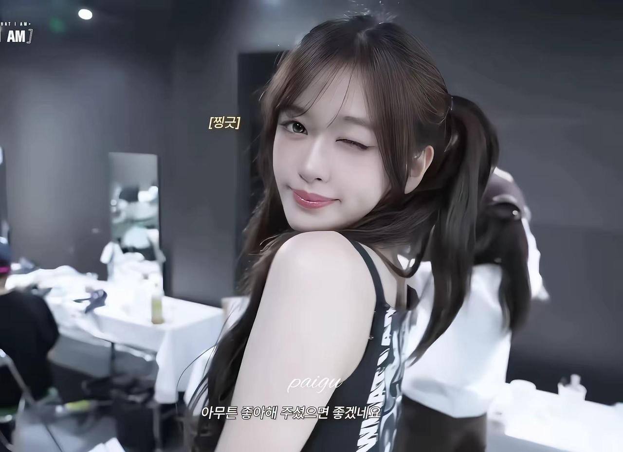 她笑起来像天使 是那么迷人可爱