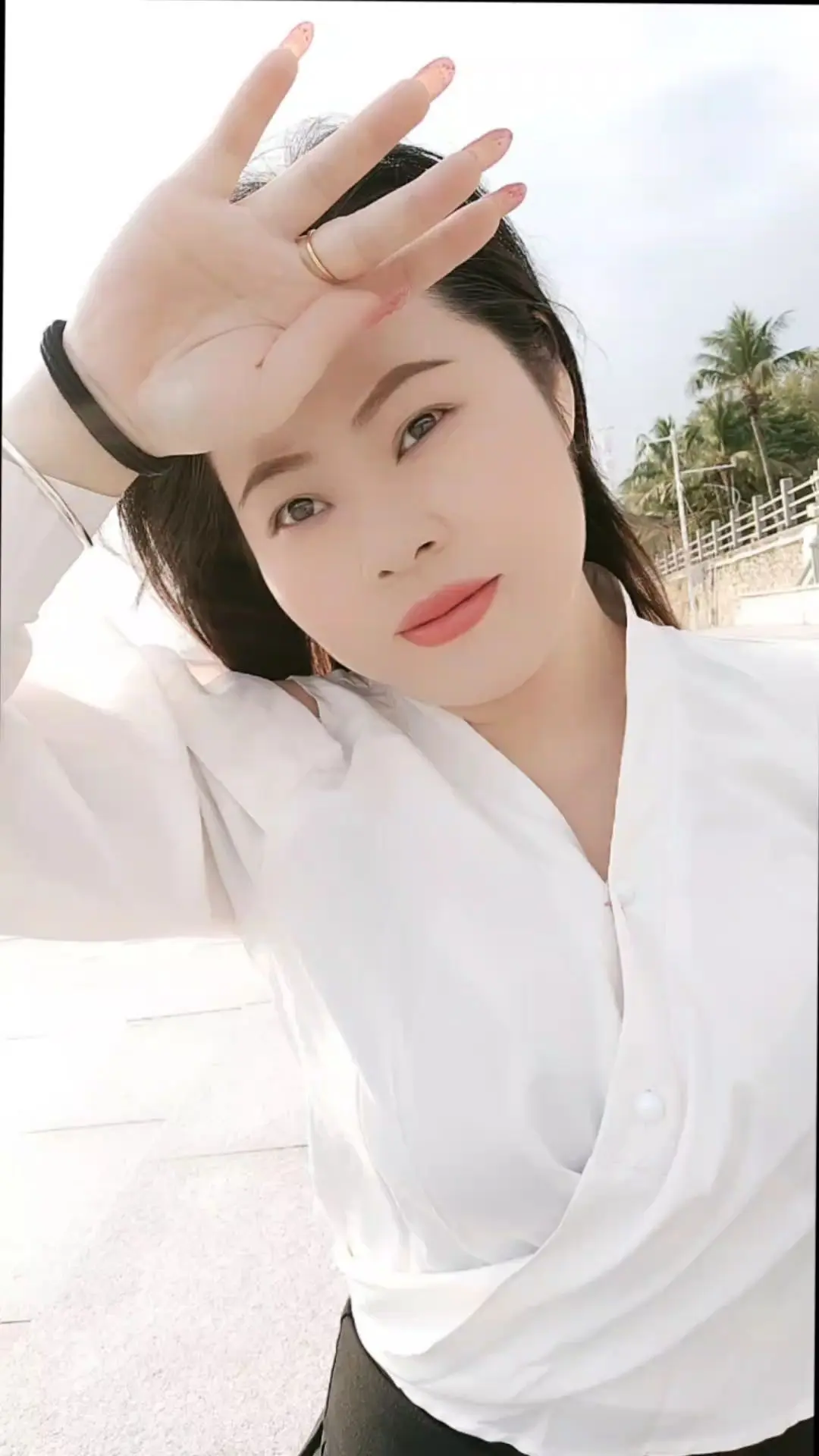 一转眼又一年尽了，什么没挣到，就像做了一场什么都空空空如也的梦，我希望...