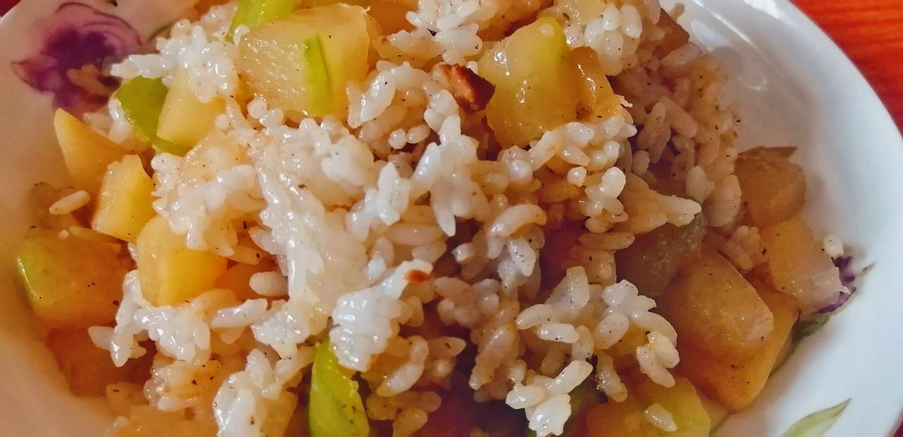#普通的饭菜都是家的味道#粗茶淡饭也是美味。
