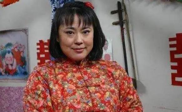 2005年左右，郑晓龙导演拍《金婚》，给李菁菁50集8万的片酬请她演“庄嫂”。谁