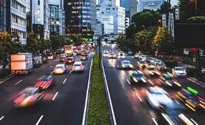 北美市场，通用卖一辆车能赚约4500美元；而在中国市场，卖一辆车只能赚约89美元