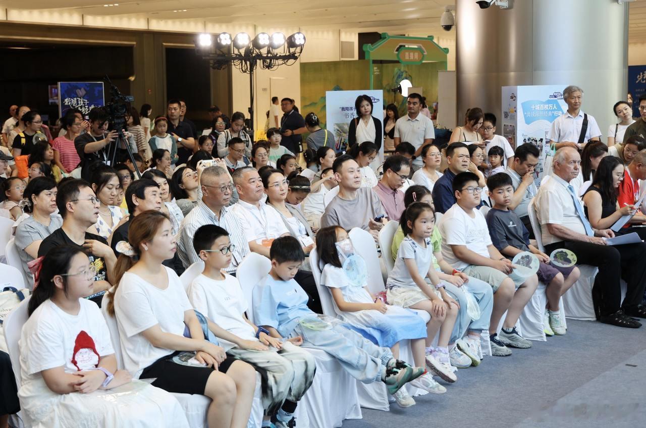 宁波培育新大众文艺让平凡创作者发光 第34届书博会上宁波分享新大众文艺发展成果，