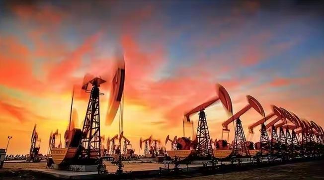 敢官宣就同归于尽？伊朗若亮出核弹，美以连硬气的资格都没有！
伊朗攥着那400多公