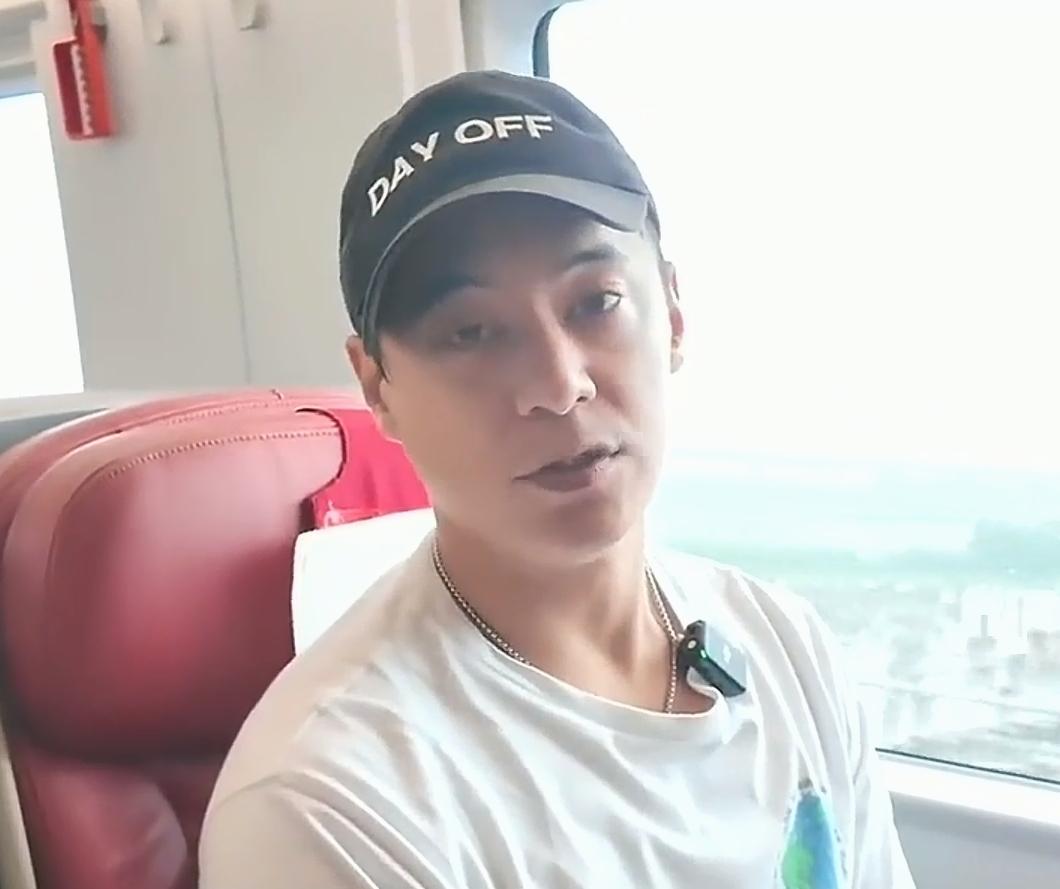 蒋家后人蒋友青以前在台湾岛内的公众形象很不好，他到大陆发展之后，大家才发现原来他