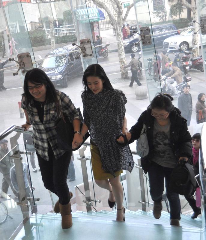 高学历高颜值女性找对象，那难度真不是一般大。就说娱乐圈的刘亦菲，颜值高得像从画里