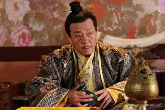 看隋史，隋文帝杨坚，以老丈人的身份当皇帝开创新朝，也算独一份。

其实杨坚能成功