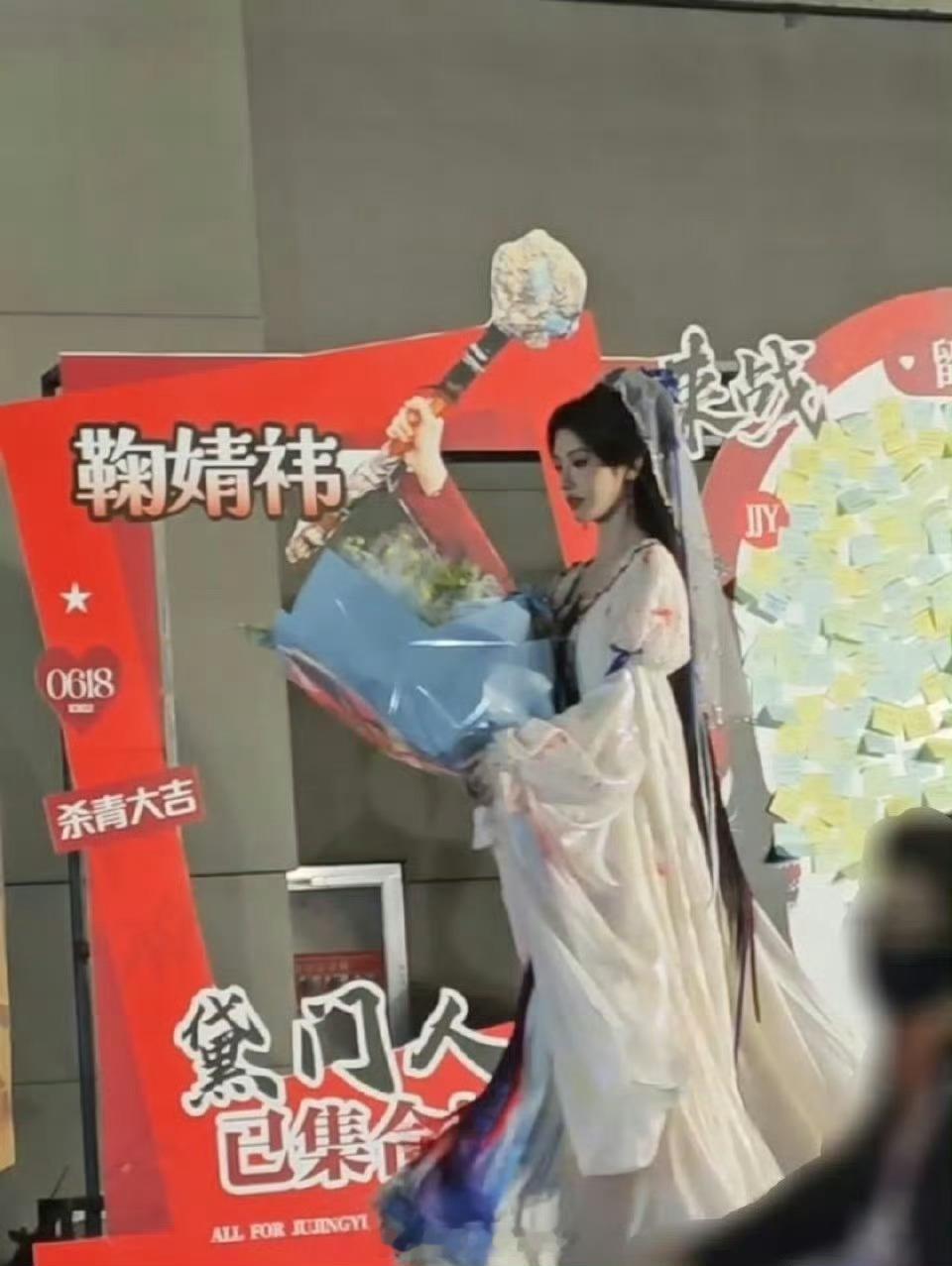 鞠婧祎这个错位图看了三遍才发现那个锤子不是她手上的鞠婧祎