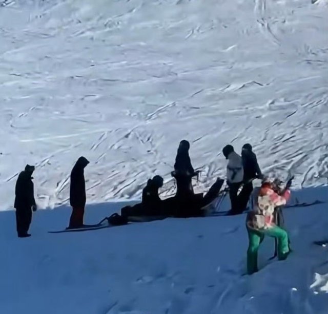 谷爱凌发文称因人为事故受伤谷爱凌真的很爱滑雪啊她说话也很真 诚，最近看到好多人在