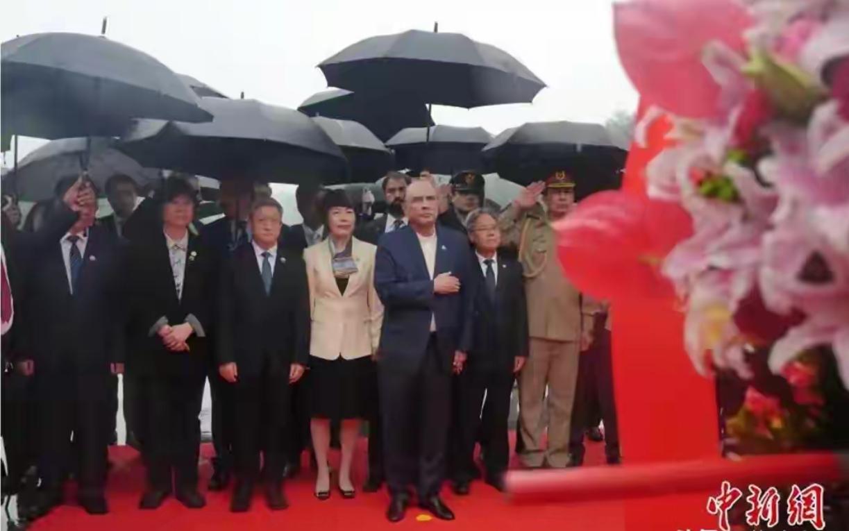中巴友谊非同寻常！
        巴基斯坦总统扎尔达里访问中国，没有按常理直奔