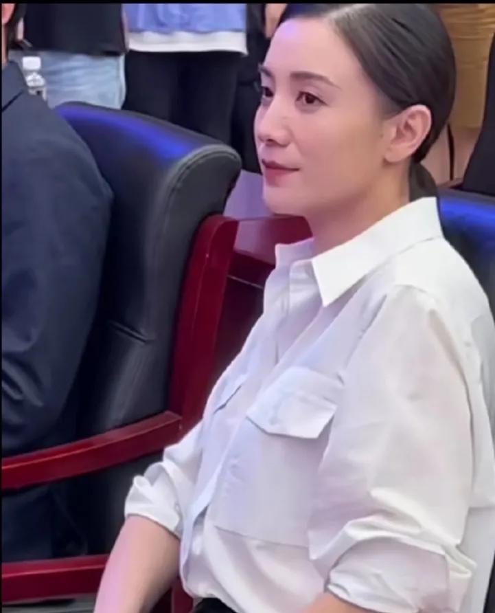 宋佳：独一无二的魅力磁场
 
在娱乐圈这个美女如云的名利场中，宋佳宛如一颗独特而