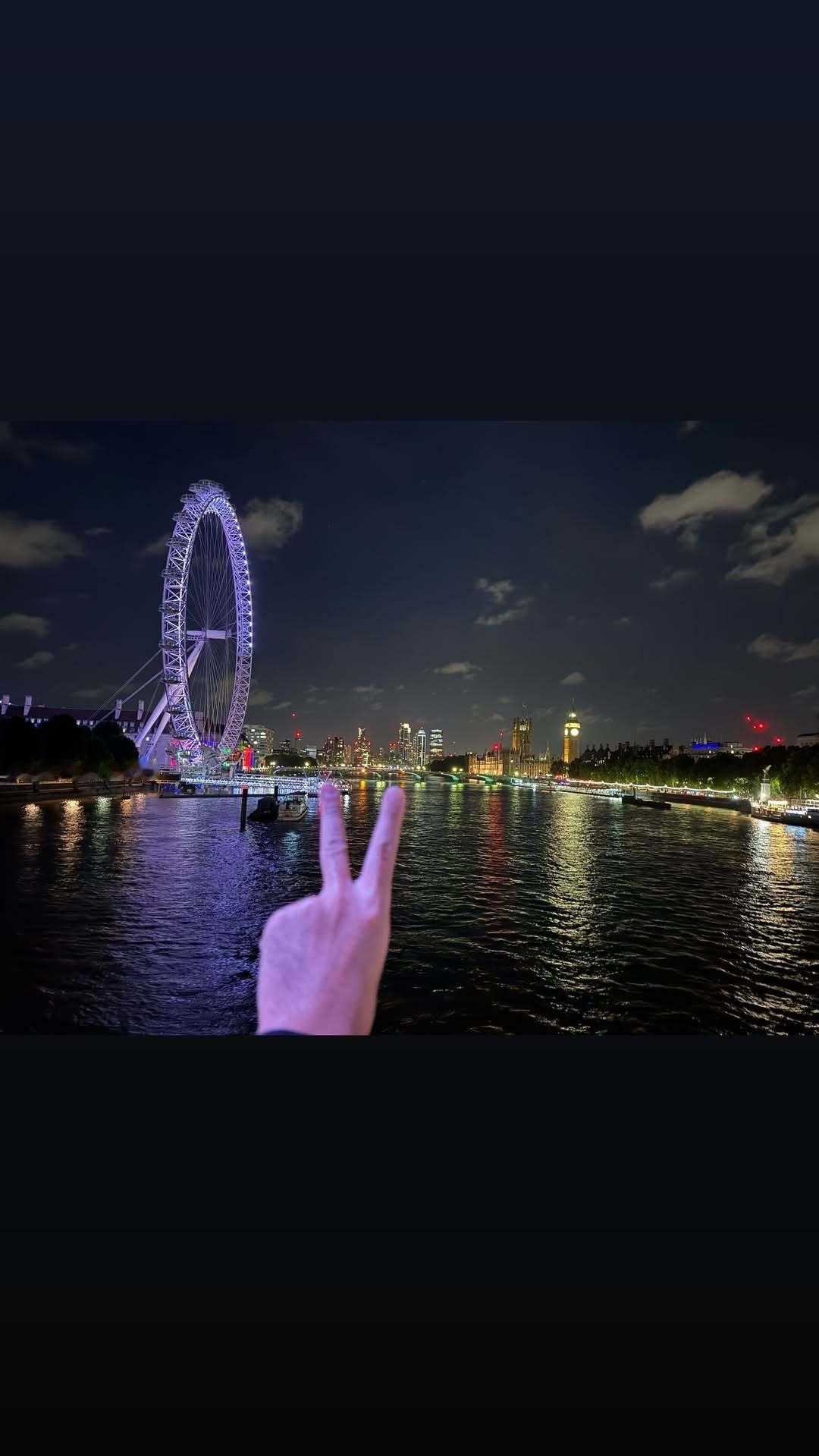 杰伦分享了两张比✌🏻照片 