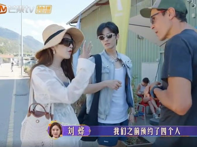 #侯明昊说金晨和天鹅一个家族# 侯明昊说感觉金晨和天鹅是一个家族，侯明昊你好会夸