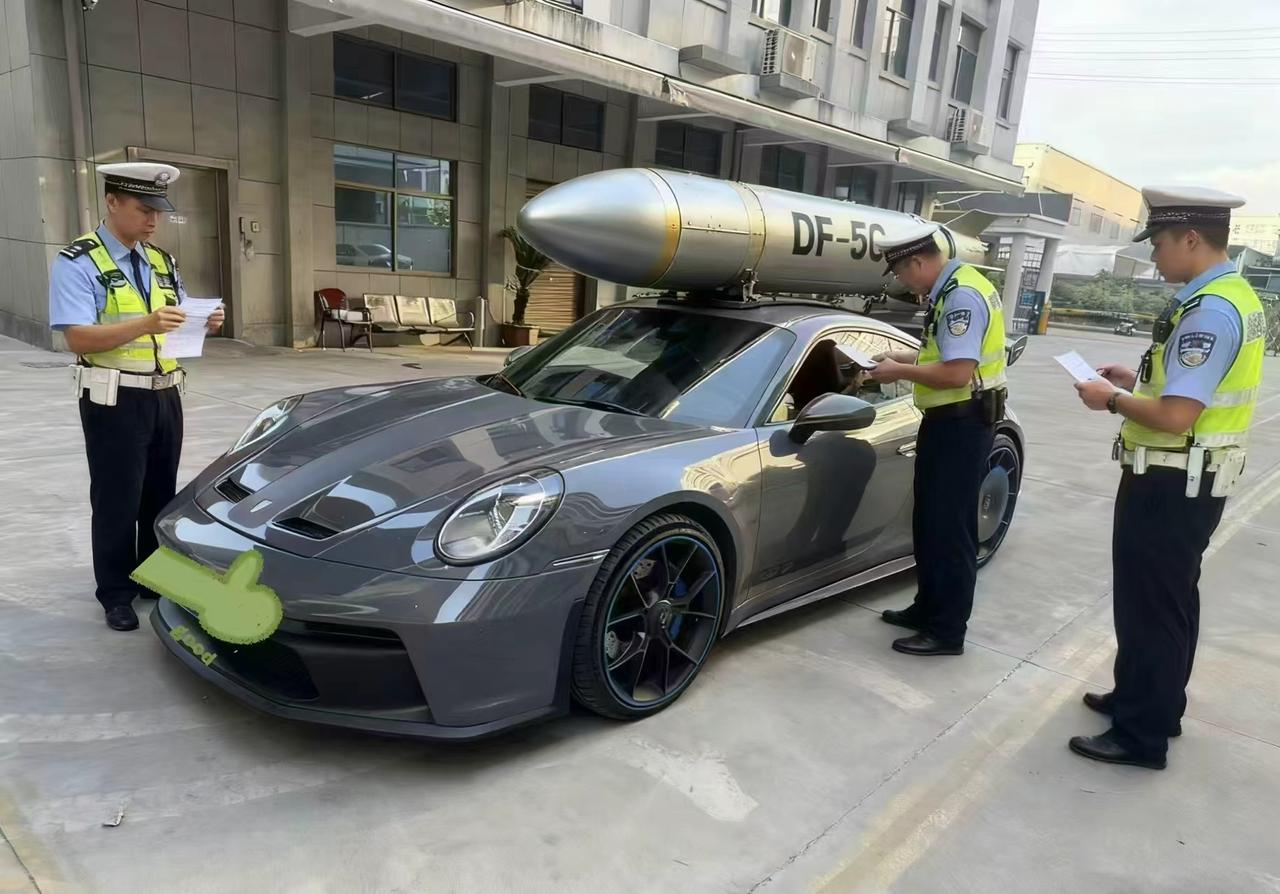 阅兵之后…… 车上还是扛个DF-5C才拉风