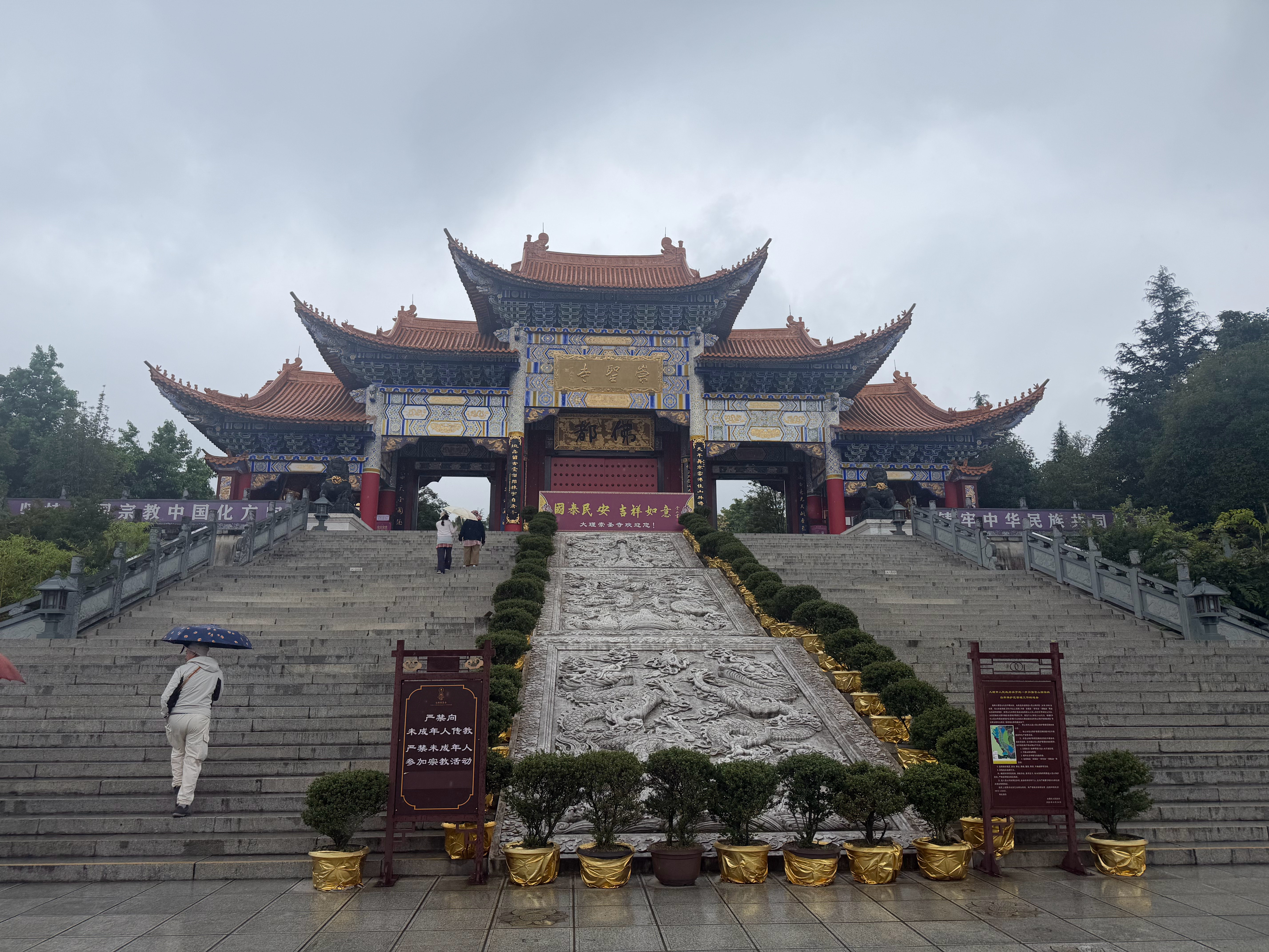 认知v评智库 “做一个不满足的人比做一只满足的猪好。”——密尔 