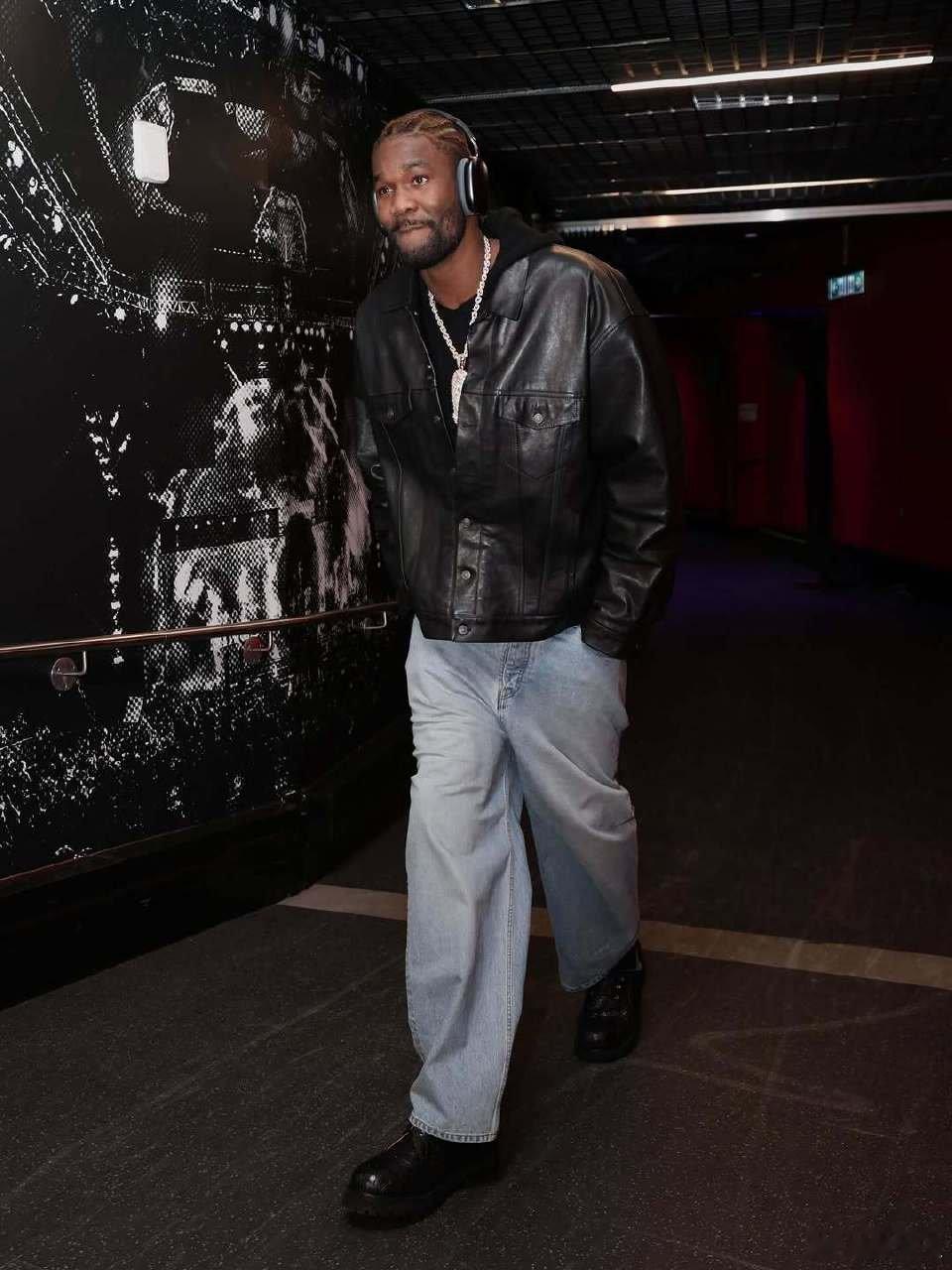 艾顿本赛季迄今：使用率生涯最低，篮板率生涯最低，助攻率生涯最低，出手数生涯最低，