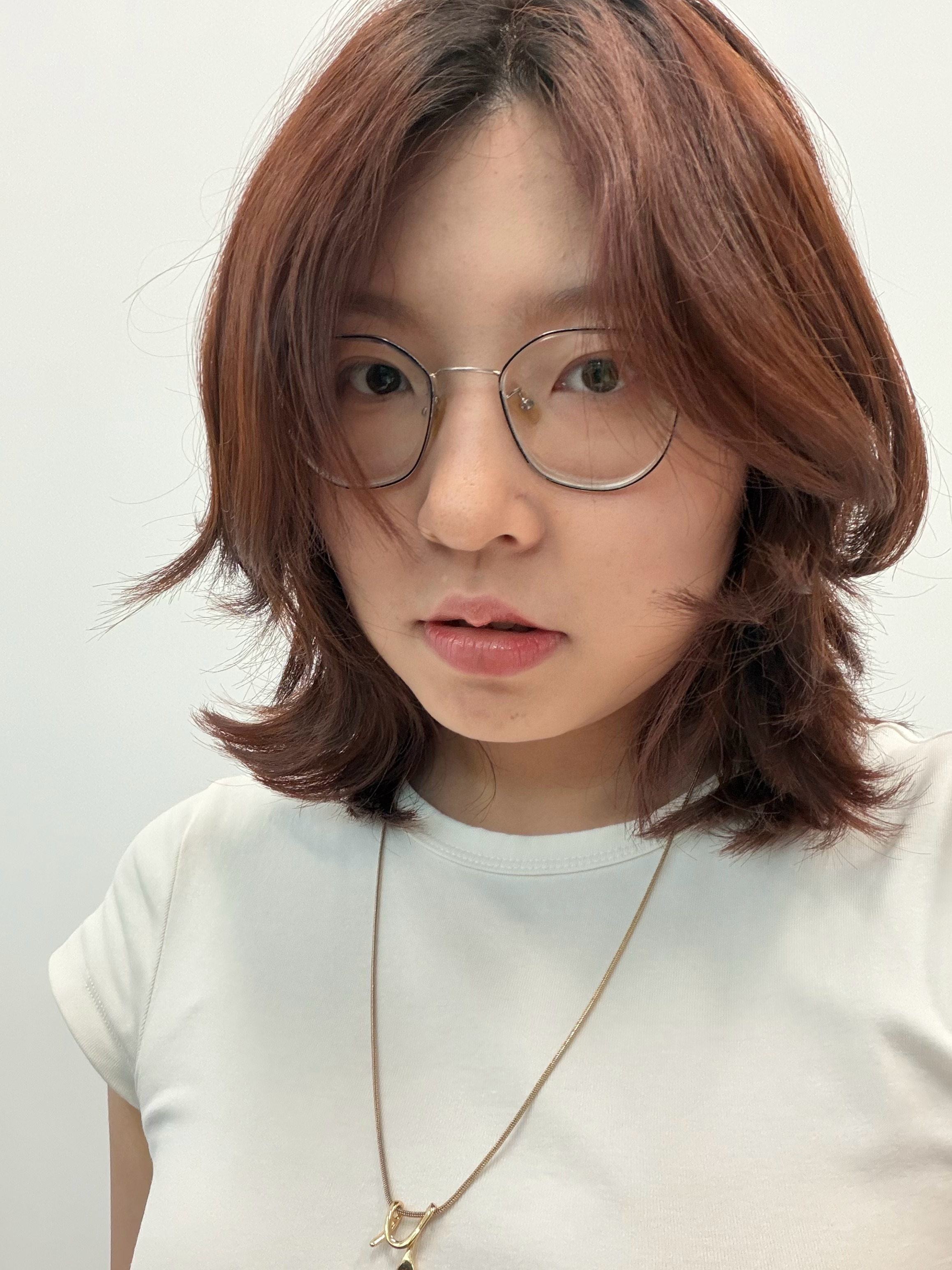 短发好好吹不打理就是这种外翻翘翘头，不好好吹就是步惊云。 