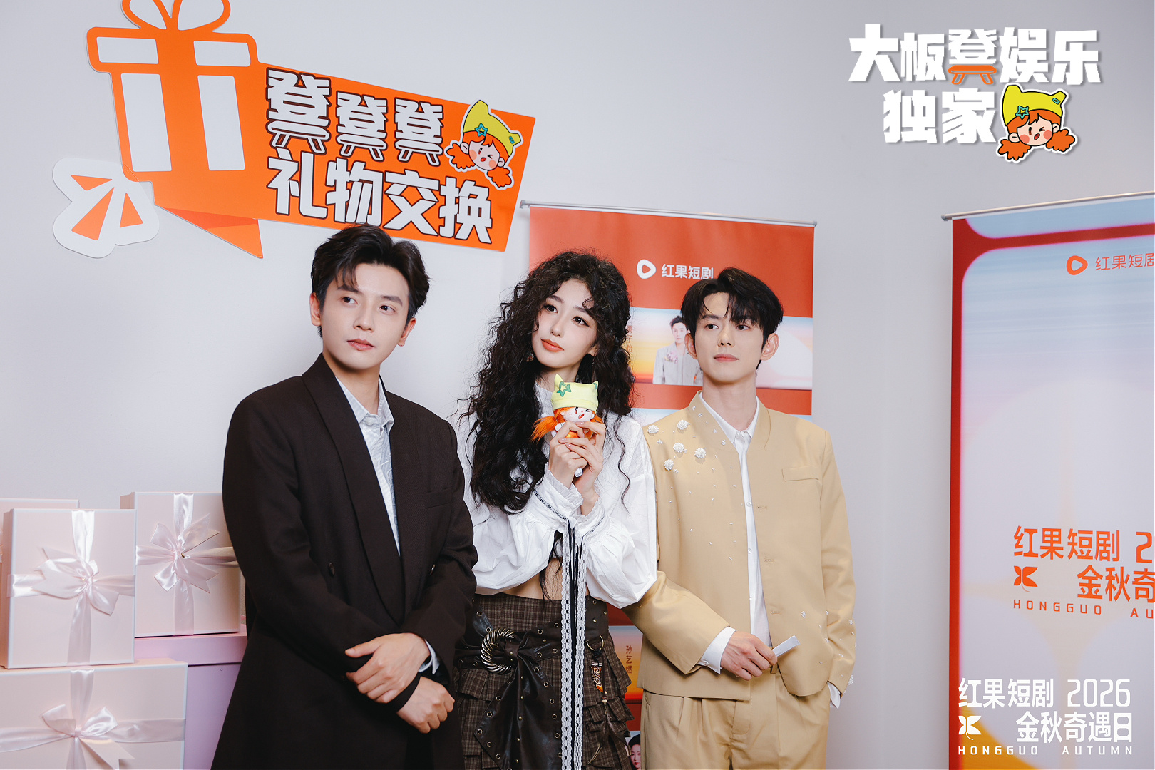 大板凳娱乐[超话] 大板凳独家大放送~💞是谁还不知道 凳子见到了短国的帅哥🥰