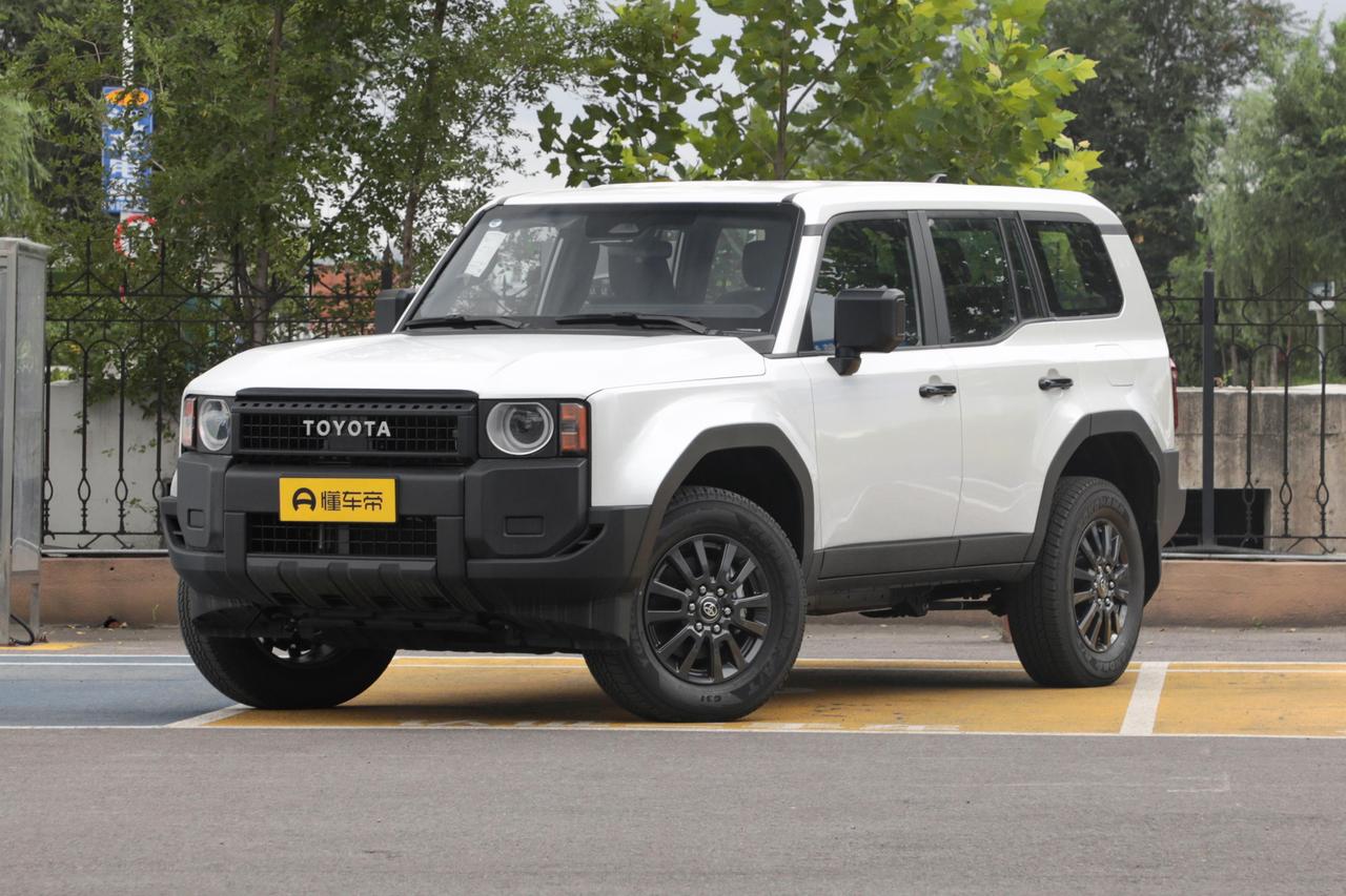 新款普拉多，这复古造型是“文艺复兴”还是“开倒车”？
看到新普拉多的官方图，我愣