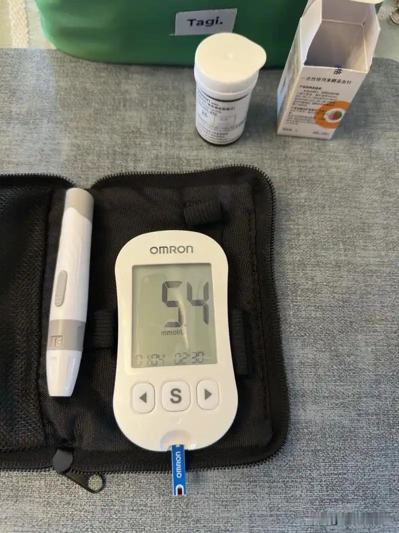 年轻人新型内卷！贴血糖仪减肥，养生变焦虑陷阱

 
颠覆认知！原本专属糖尿病人的