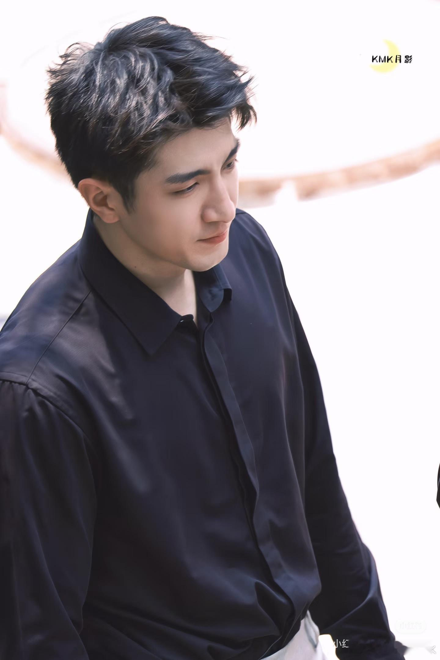 金瀚 欲感力被金瀚《繁华落尽》的表现狠狠圈粉，摘眼镜的名场面太有感觉，欲感拉满，