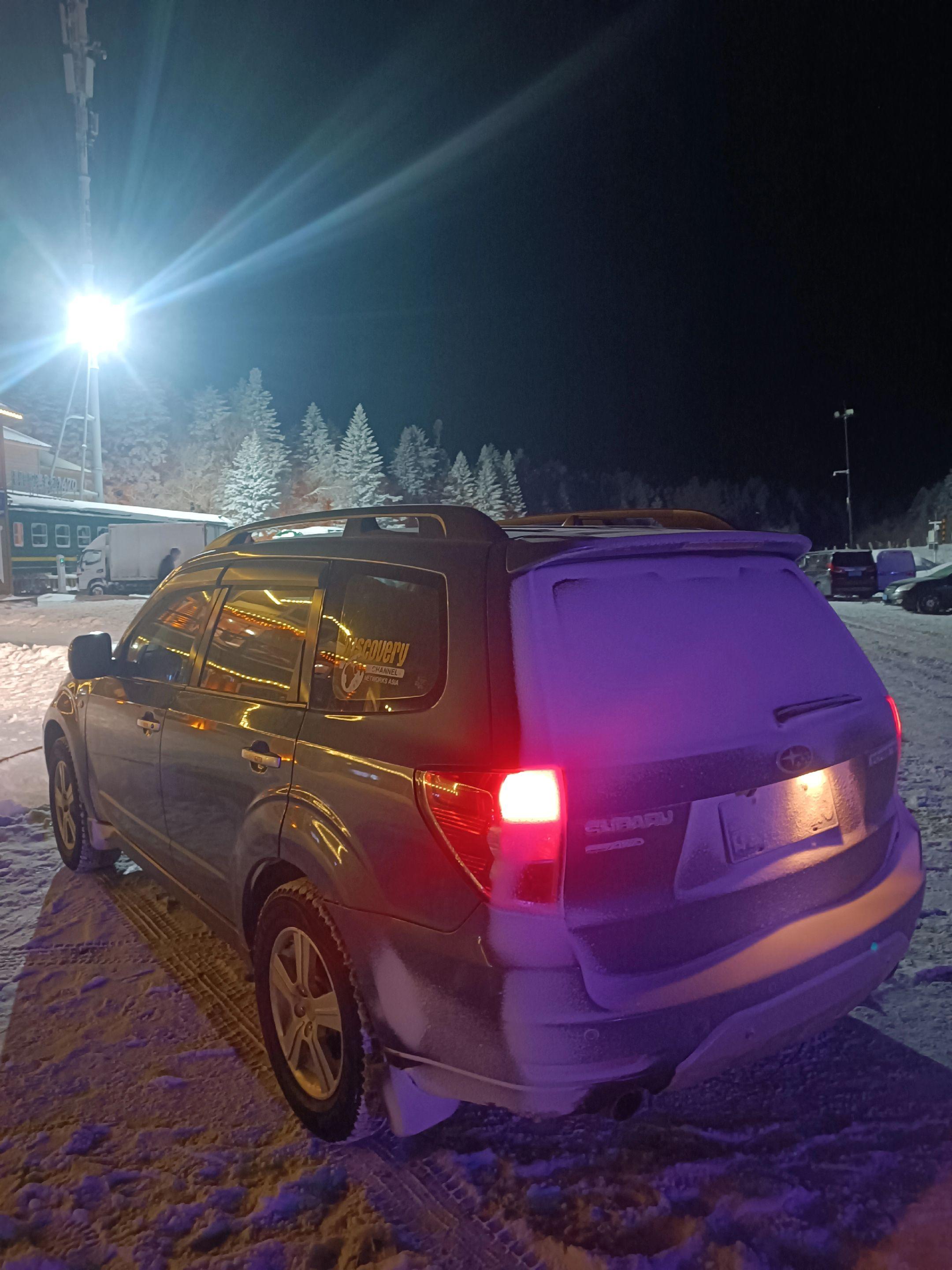 斯巴鲁单车穿越 。下点雪溜达一圈 仿佛来到了狗熊岭