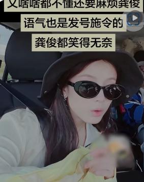 花少7最后一站轮到张雅琪当导游，整整20小时。没一件活儿是她自己干的。

导游就