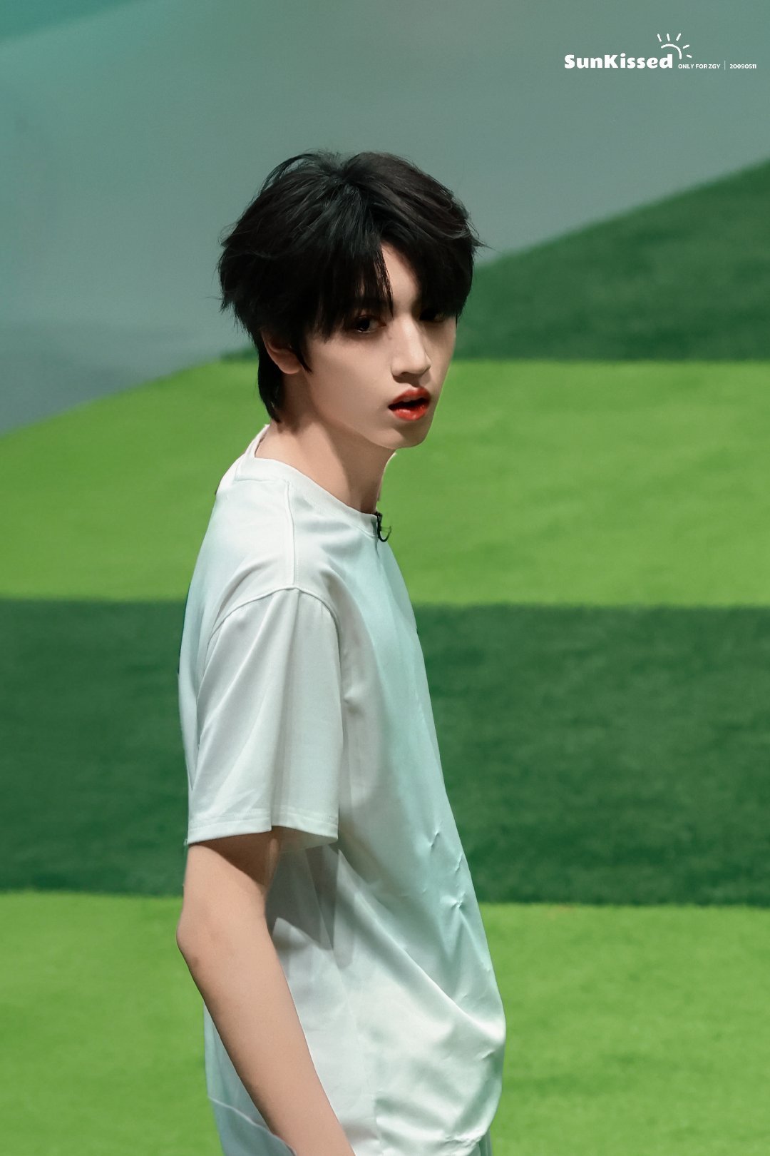 张桂源 四代第一主舞 💛张桂源 四代c位队长 人被流星砸中的概率是百亿分之一 