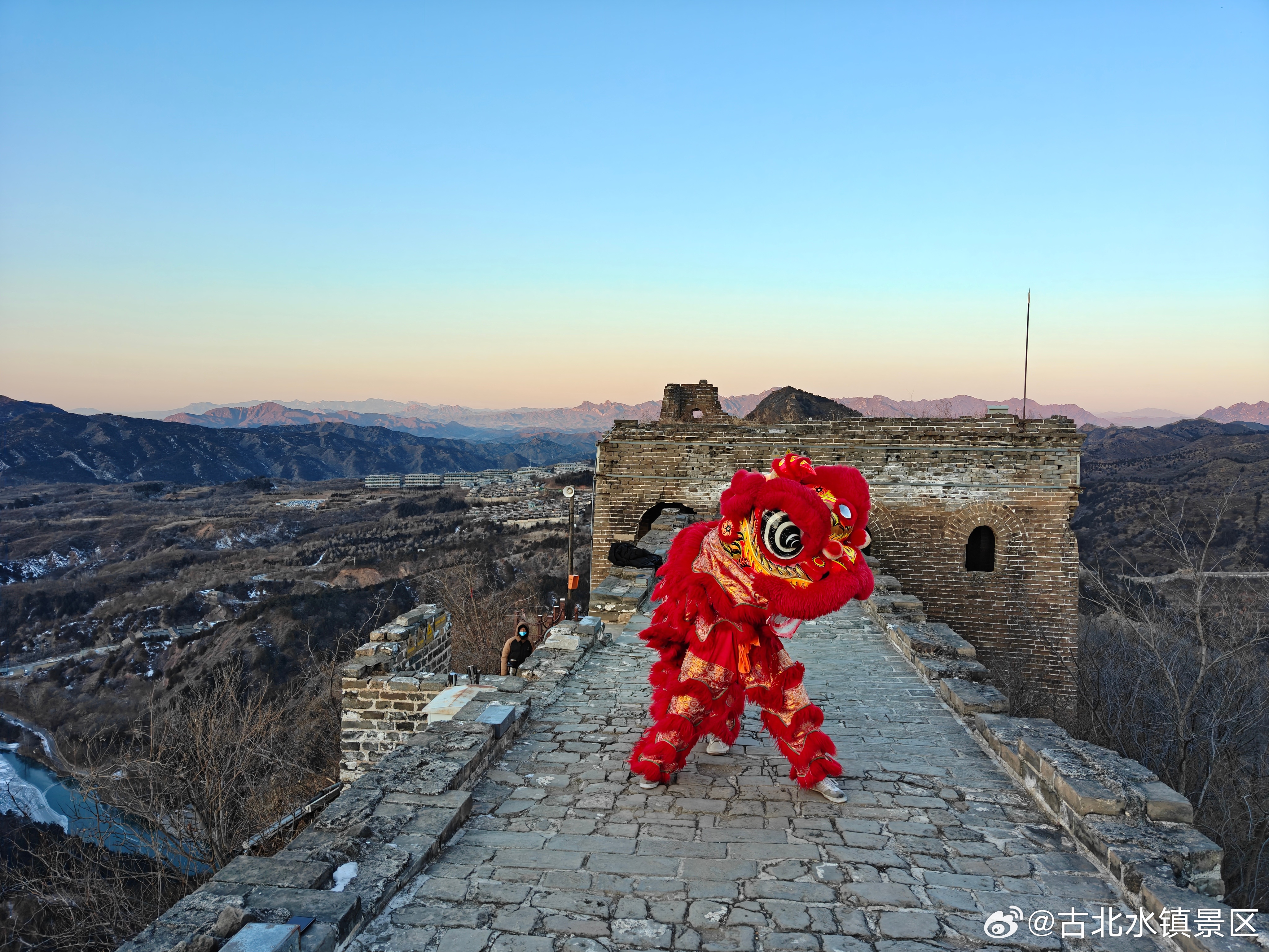 晨光微熹，心怀期待愿你今天比昨天更靠近梦想一点点☕早安，宝子们～#古北水镇# #