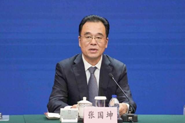 12年高档酒水、违规拨付财政款、被公诉：酒别人买单，钱他拨的