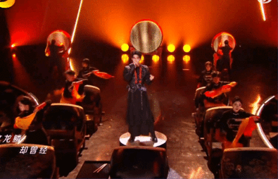 张卓尔天地龙鳞张卓尔这嗓音简直是为《天地龙鳞》量身定做的！听着太安心，循环播放停