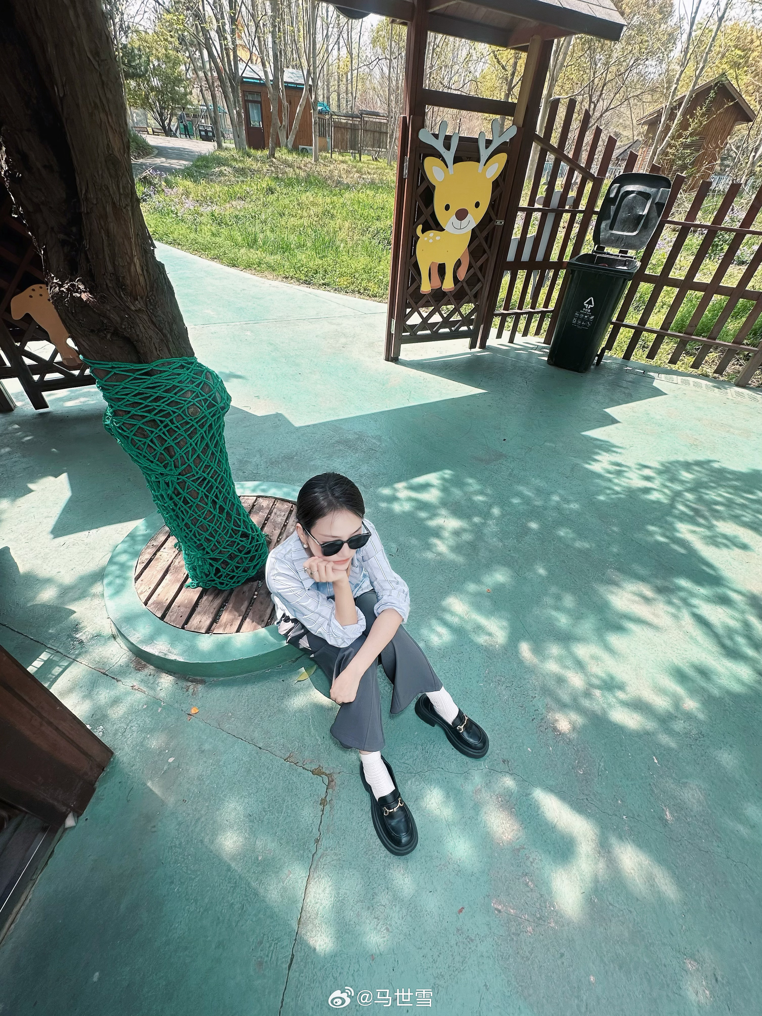 出去玩：今天要拍美丽皂片 搭个OOTD出门后：O什么D 走不动惹裤腿绑起来 🉑