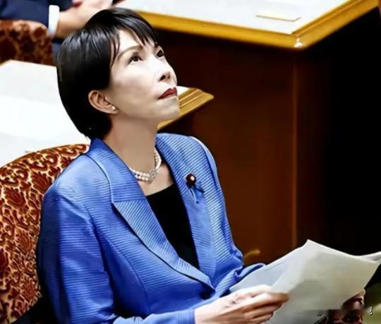 高市早苗再也控制不住自己的表情了，在采访时，她大声喊道，中国的行为是毫无道理的，