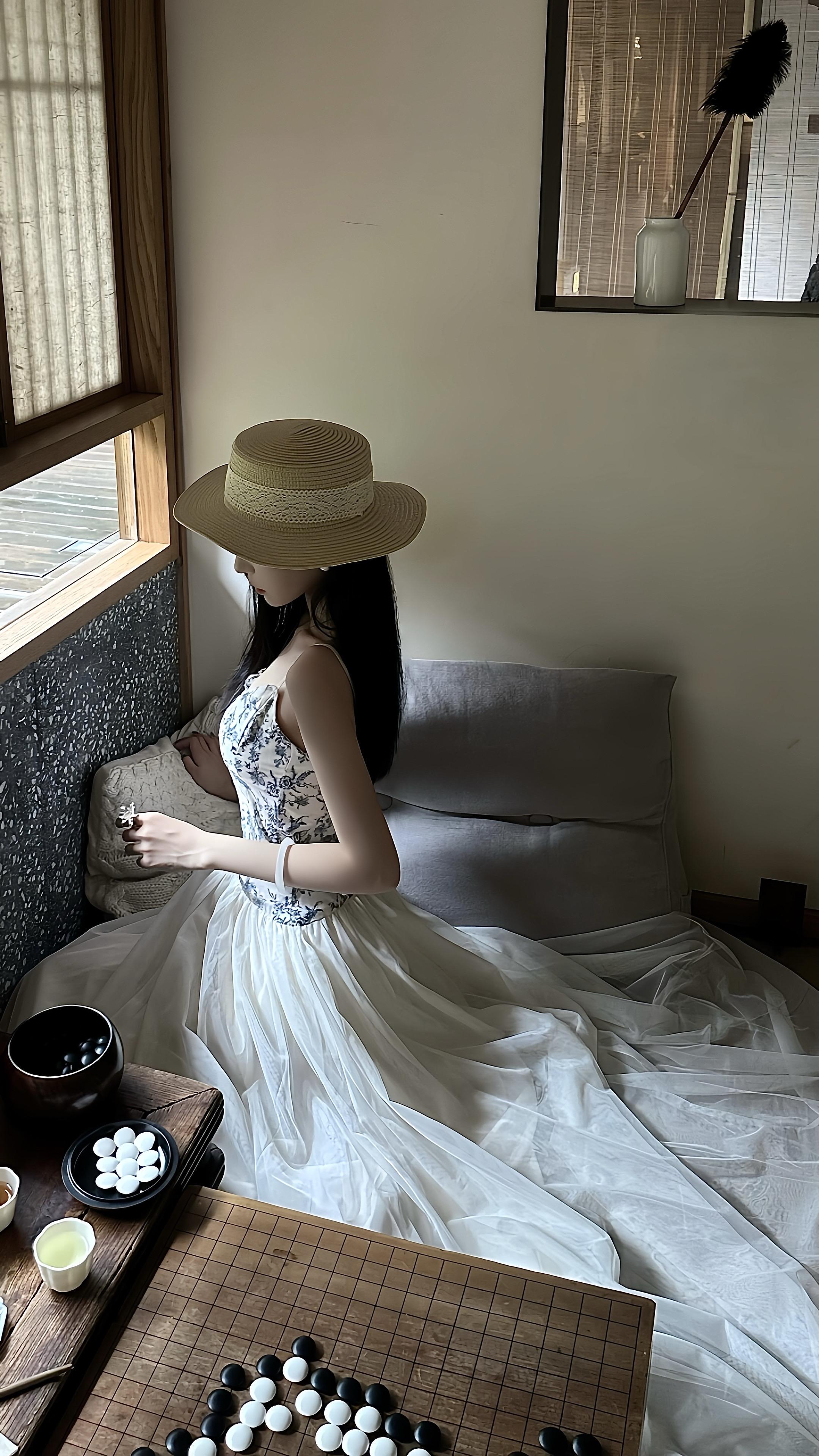 我仍旧向命运展示着我的单薄 蠢气 柔美以祈求原谅 但靠近我 就能见识我...