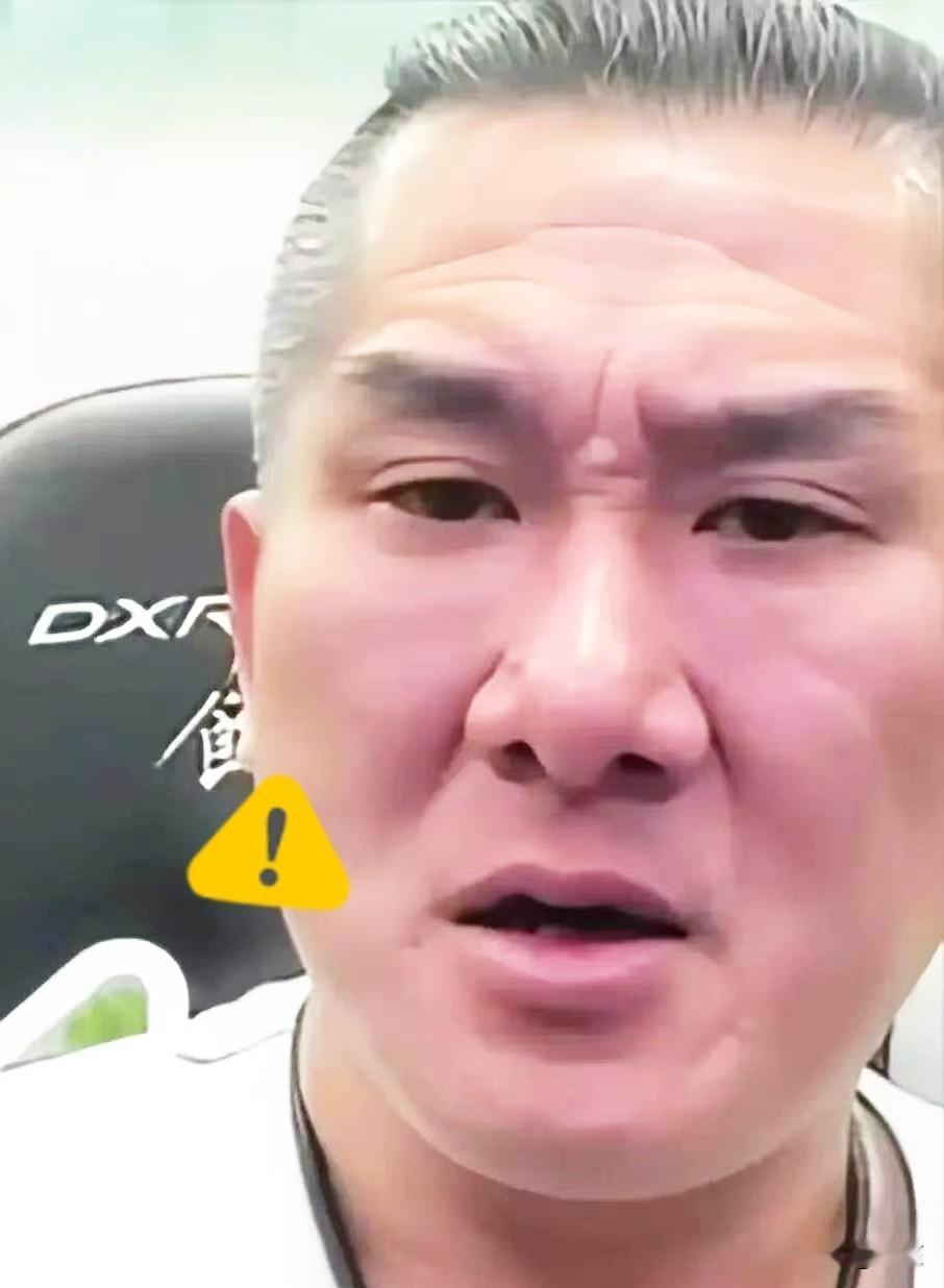 馆长在直播里哭得泣不成声。
他说这次来大陆，最让自己感动的，不是因为对方规模大，