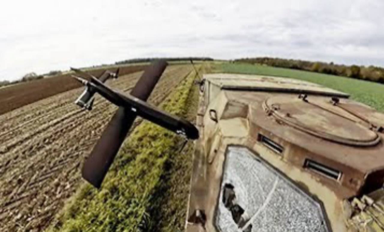 🇺🇦🇩🇪乌克兰总共订购了10000枚德国HX-2型巡飞弹/神风无人机。 