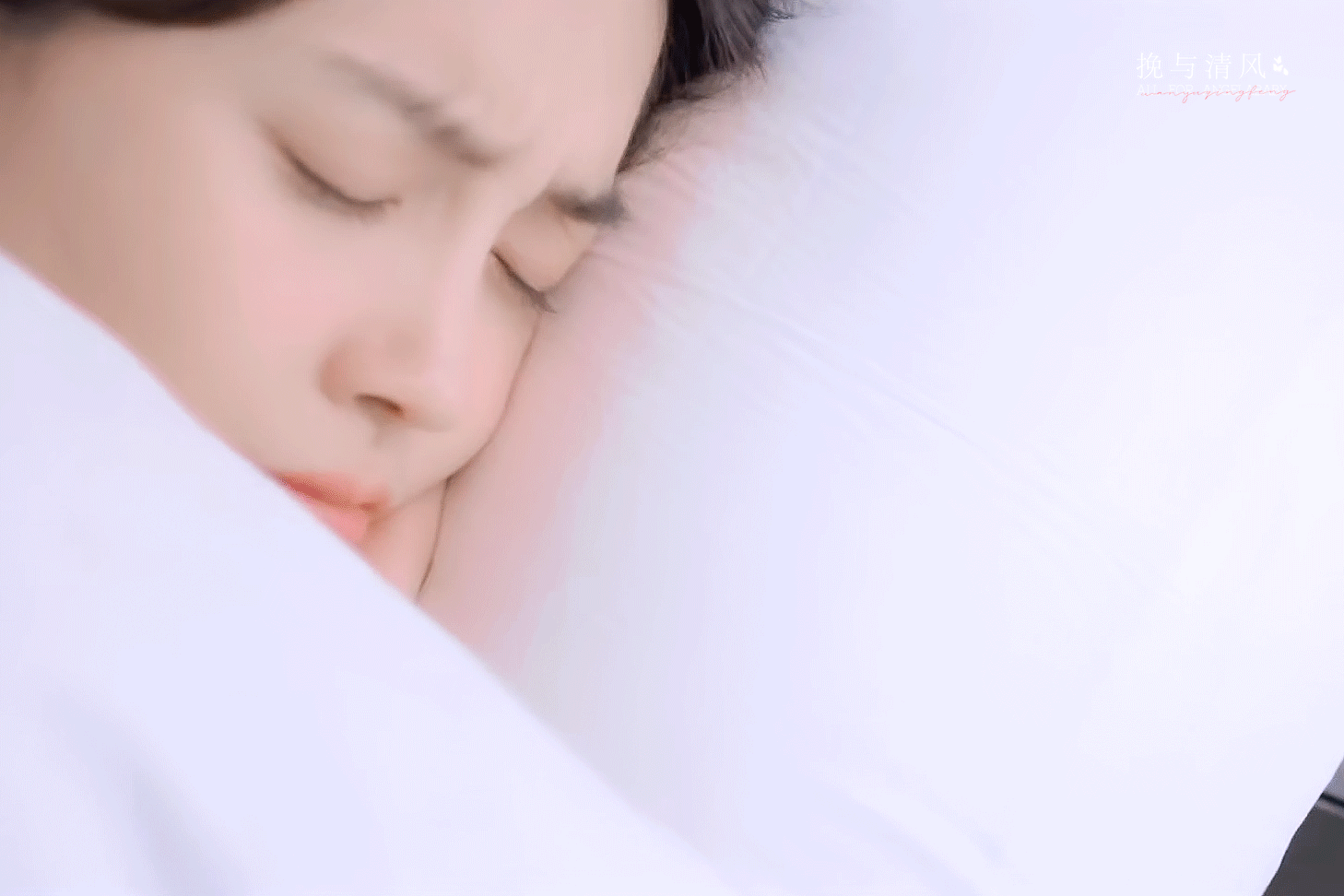 angelababy angelababy “情起一时的喜欢不叫热爱，长久无言的