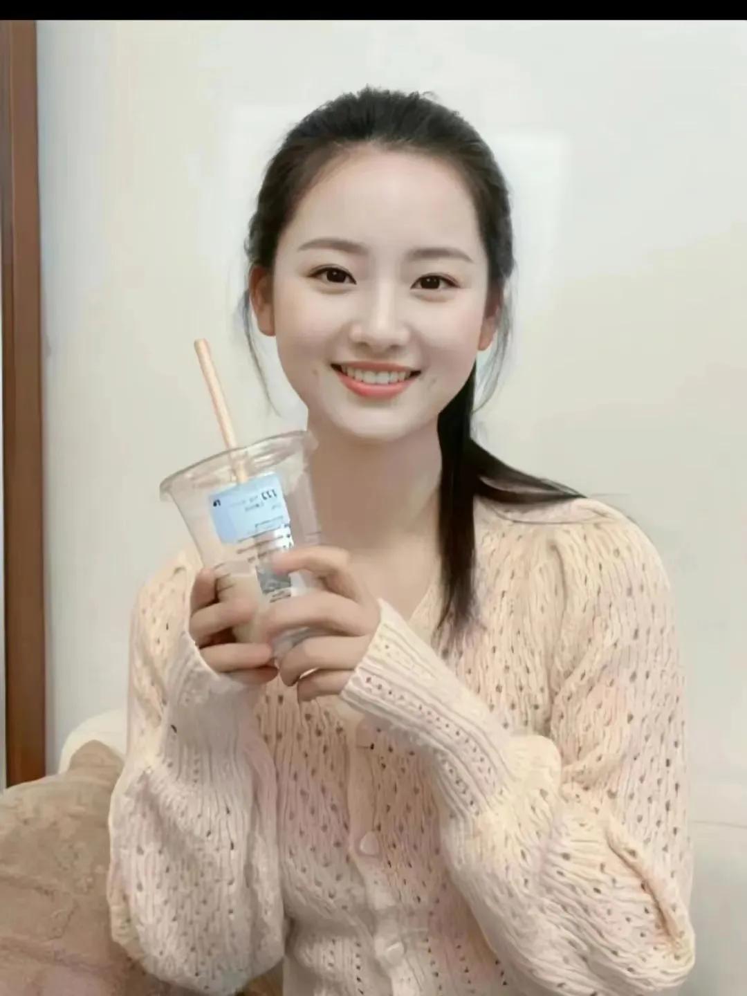 女儿天天叫外卖，现在的外卖全部是塑料盒装的，不管何种滚烫的食物都放在里面送过来。