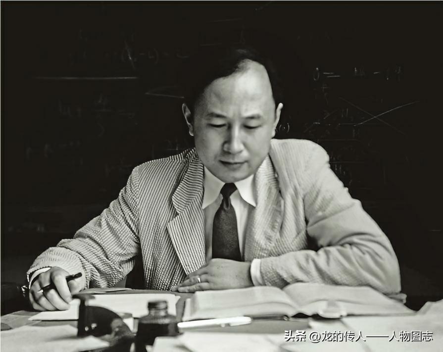 在受美国当局监控期间，钱学森仍然坚持科学研究