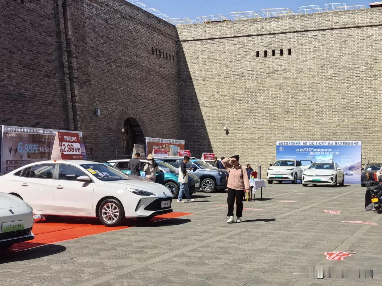 大同西城墙清远门车展开始了，想买车的朋友们去看吧。