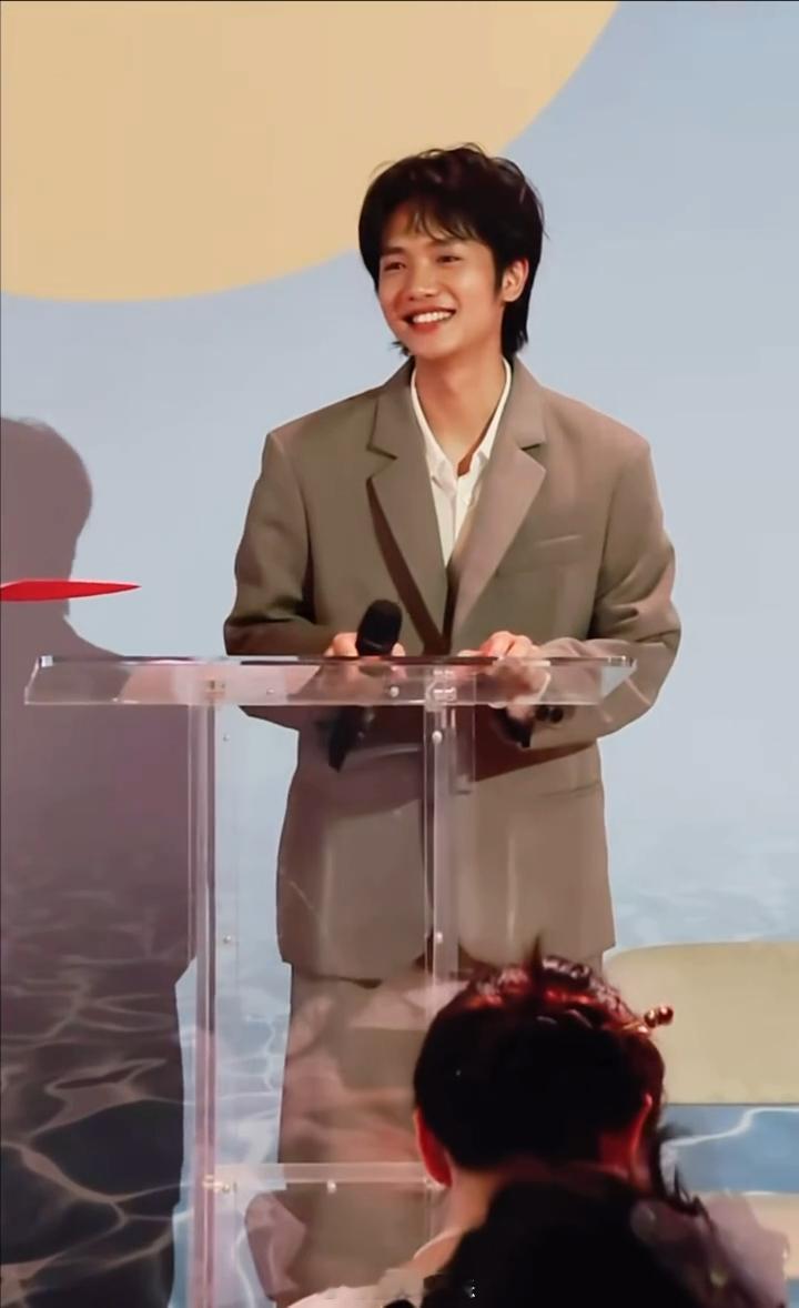 王彦桐亮相威尼斯华语电影交流会  我的眼睛怎么湿湿的，原来是看到木生没穿上那套回