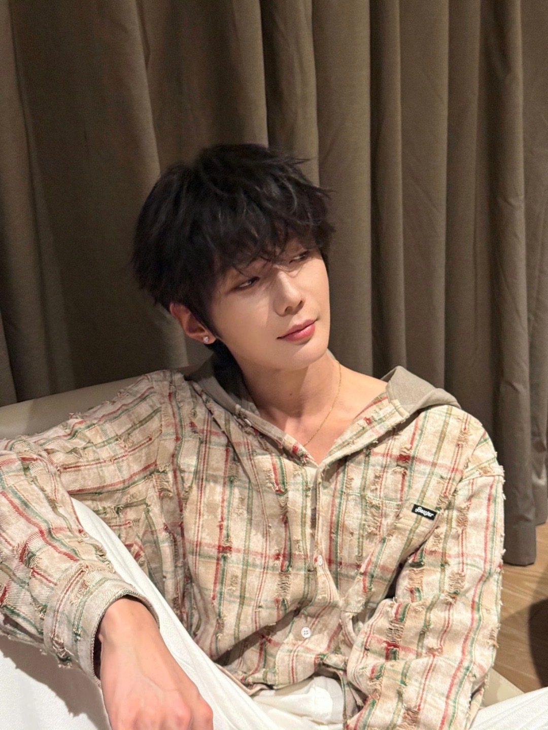 郝熠然 今晚见一面吧郝熠然卷毛live图，比耶随拍可爱感拉满，完全青春男大即视感