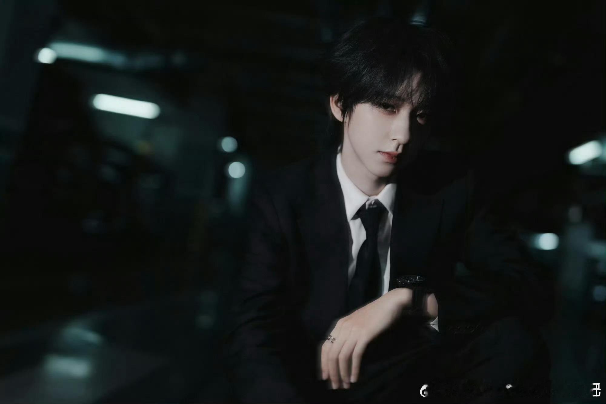 贺峻霖 这波专业对口从容把控节奏，表达利落又通透，专业能力稳稳在线。全程得心应手