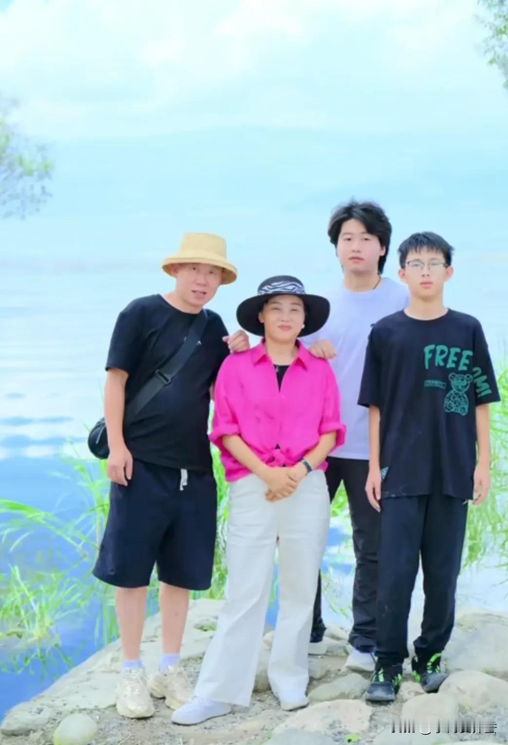 寻亲家庭中，孙海洋一家最让人佩服。
 
这个夏天，孙海洋一家重游云南。多年前，两