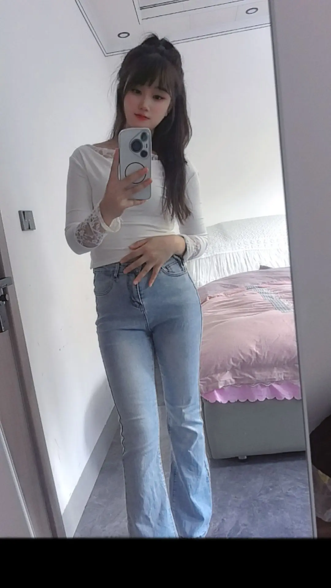 你信不信，一个陪了你几天的人就可以让你忘了陪你几年的人，也许这话很讽刺...