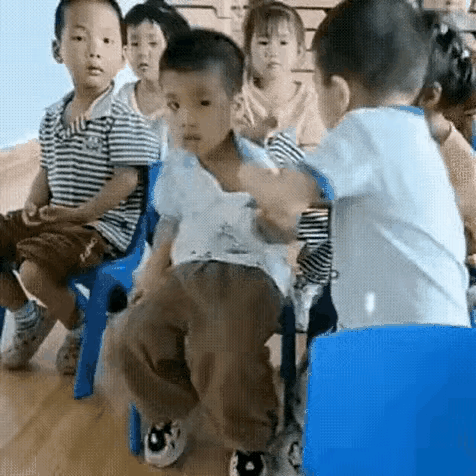 事实证明！

霸凌是从幼儿园就开始的…

老师会如何处理？
 
很多人觉得幼儿园